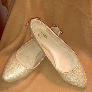 Mix No. 6 Shoes - Adorable gold flats! Mix No. 6 Shoes - Adorable gold flats!